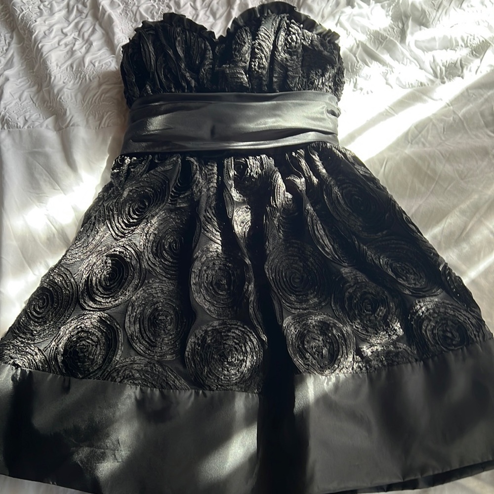 Black Short Betsy Johnson Gown. Size 4. Worn once!